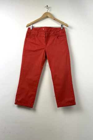 Pantalon Capri Rojo A Delante.